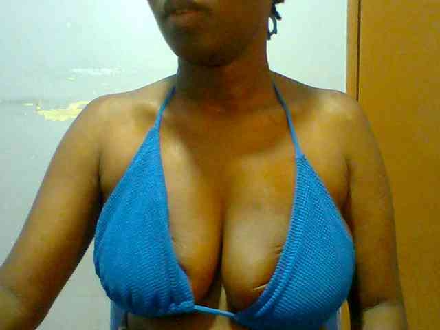 Sweet-petite webcam