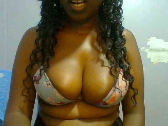Sweet-petite webcam