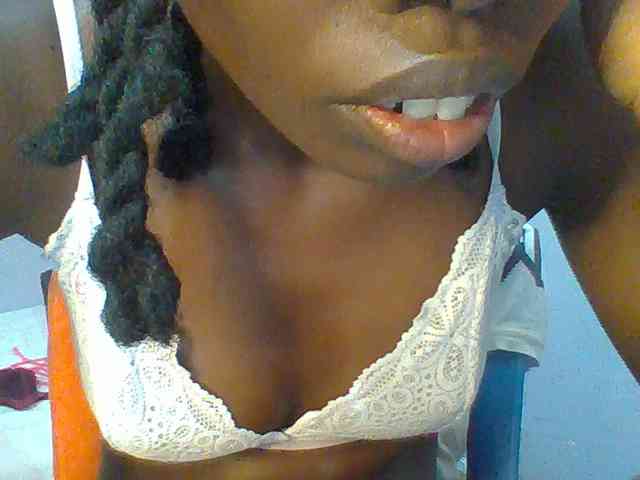 Sweet-petite webcam