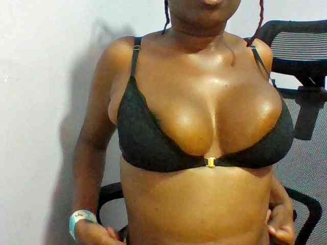 Sweet-petite webcam