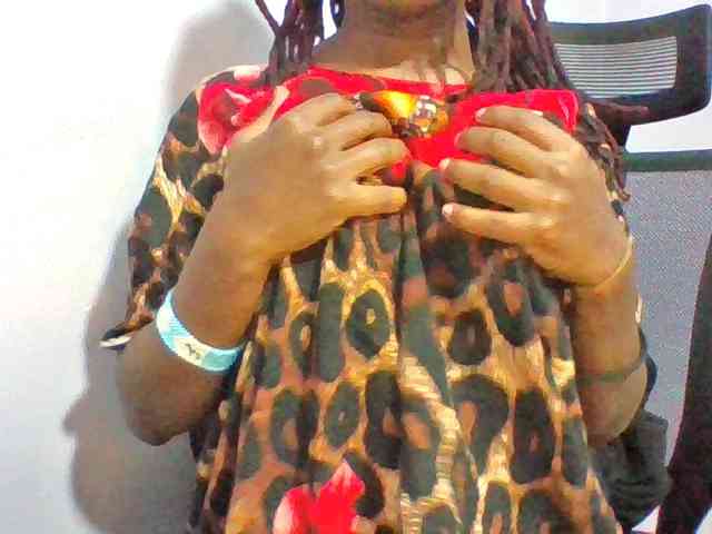 Sweet-petite webcam