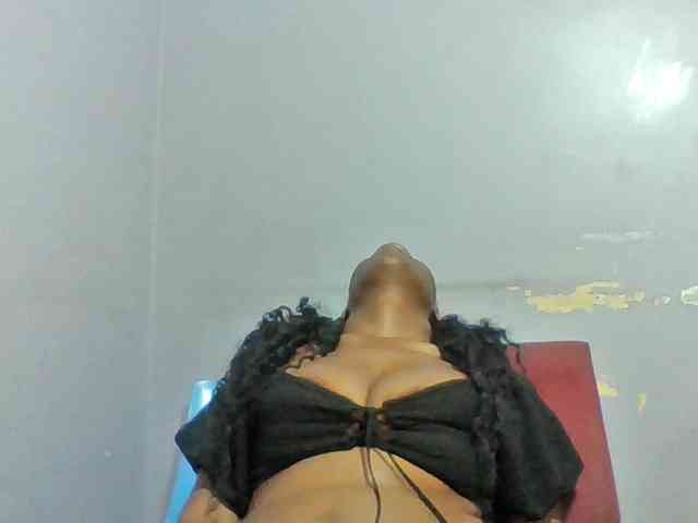 Sweet-petite webcam