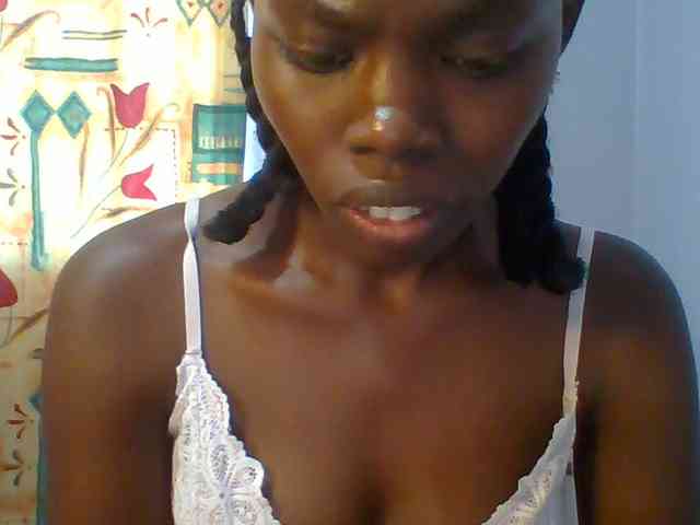 Sweet-petite webcam