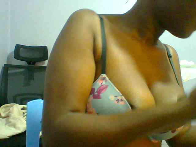 Sweet-petite webcam