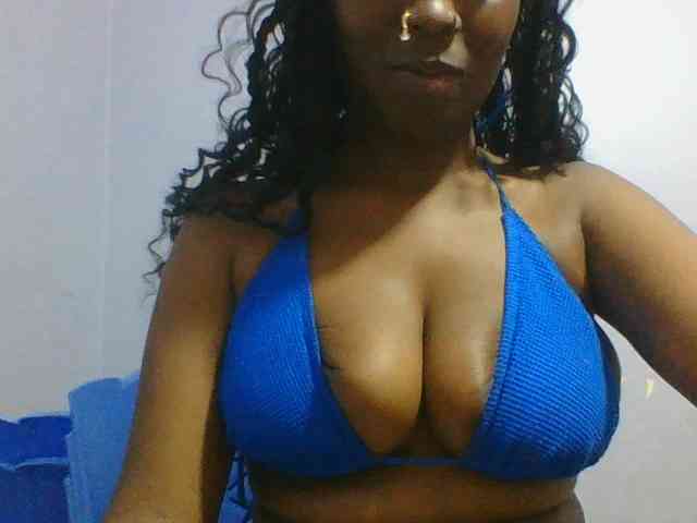 Sweet-petite webcam