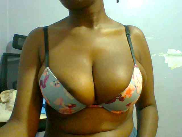 Sweet-petite webcam