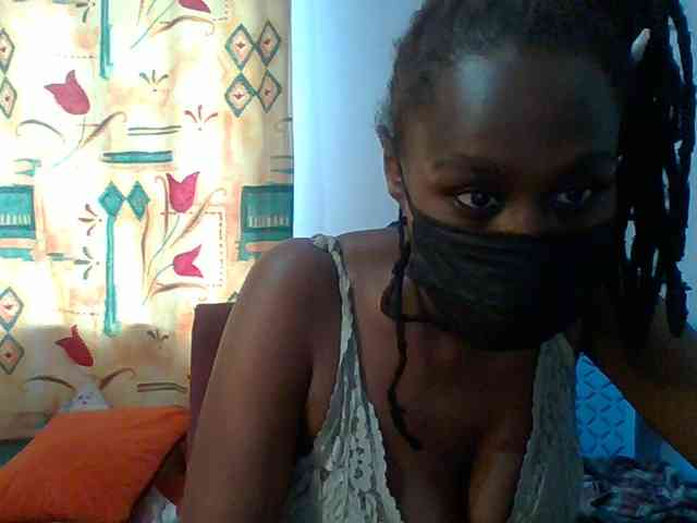 Sweet-petite webcam