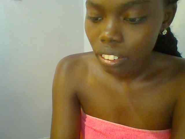 Sweet-petite webcam