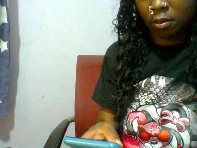 Sweet-petite webcam