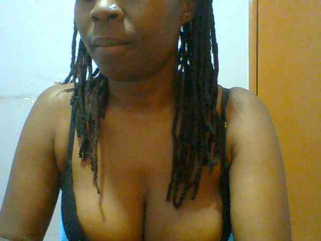 Sweet-petite webcam