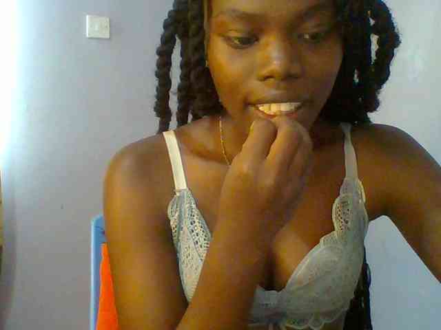 Sweet-petite webcam