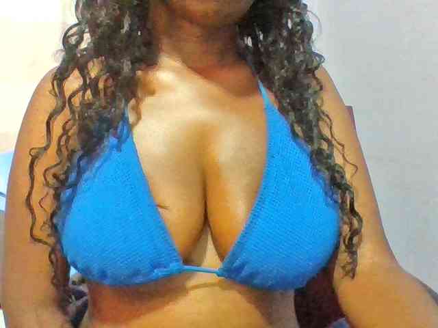 Sweet-petite webcam