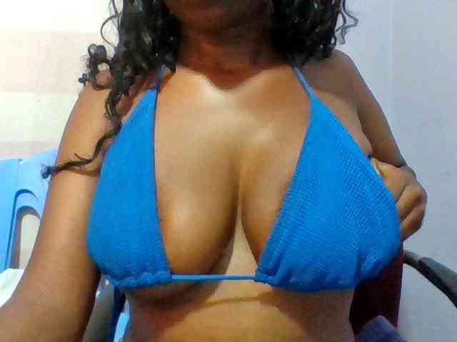 Sweet-petite webcam