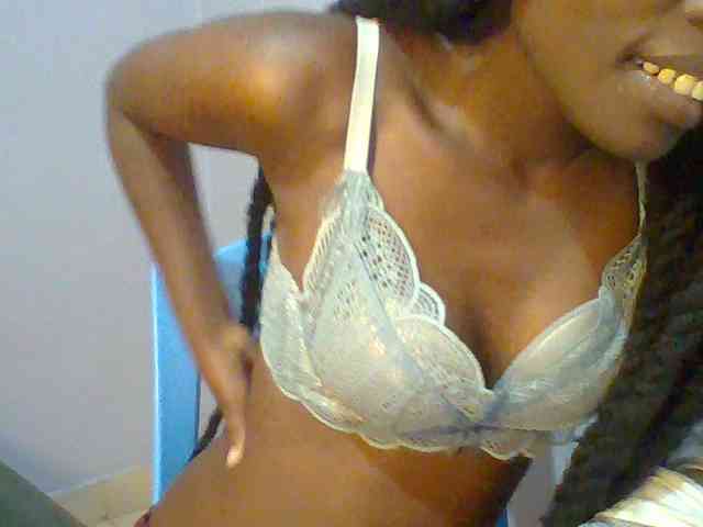 Sweet-petite webcam