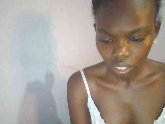 Sweet-petite webcam