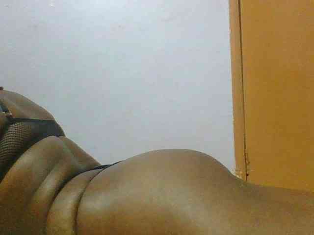 Sweet-petite webcam