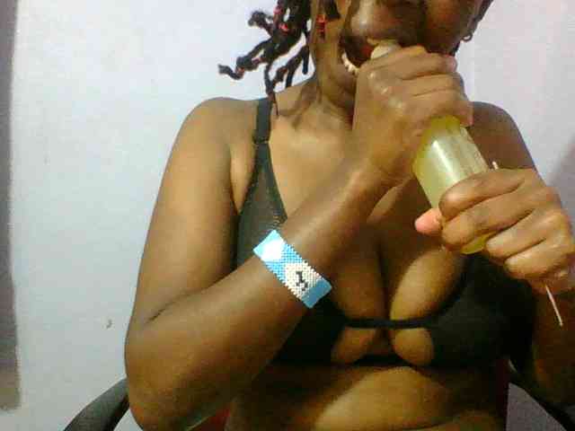 Sweet-petite webcam