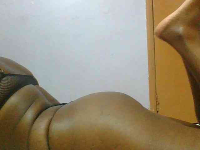 Sweet-petite webcam