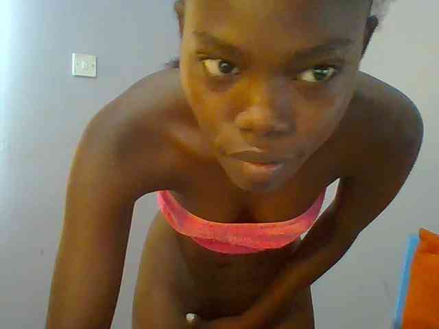Sweet-petite webcam