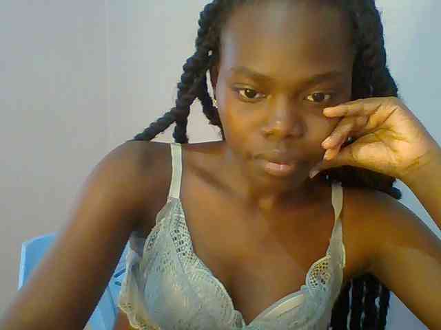 Sweet-petite webcam