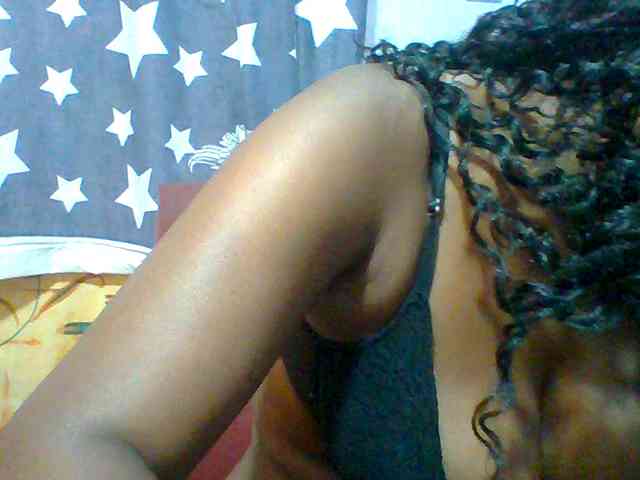 Sweet-petite webcam
