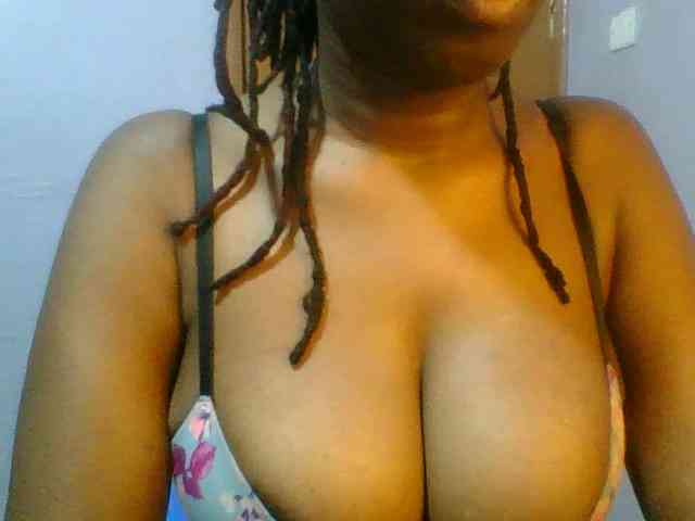 Sweet-petite webcam