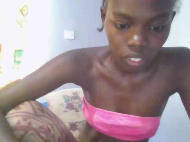 Sweet-petite webcam