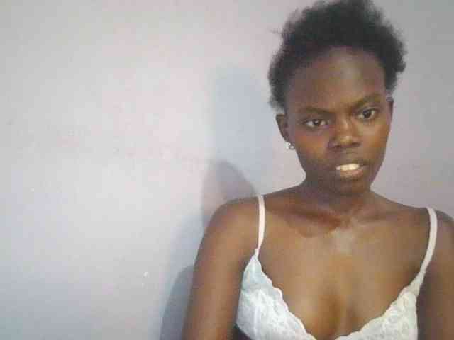 Sweet-petite webcam