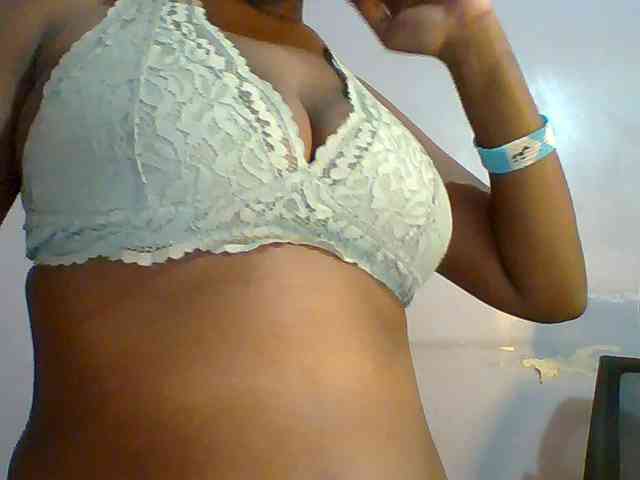 Sweet-petite Sweet-petite