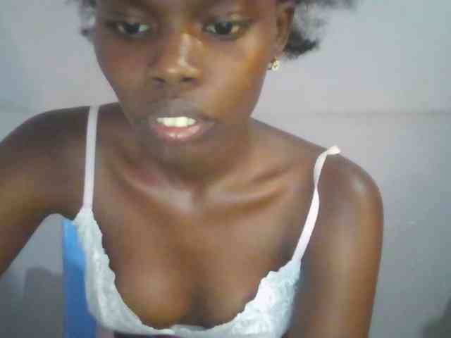 Sweet-petite webcam