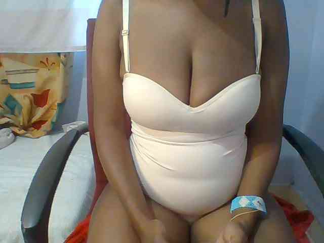 Sweet-petite webcam