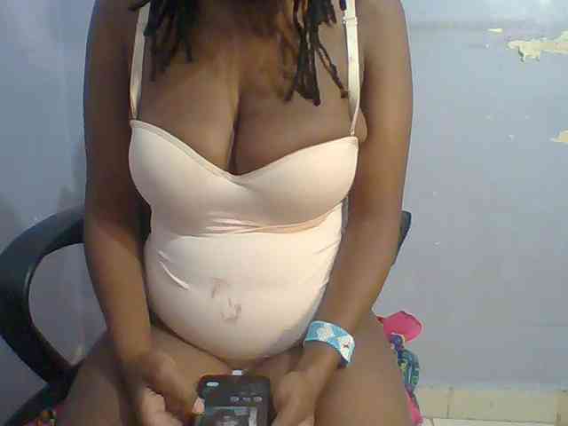 Sweet-petite webcam