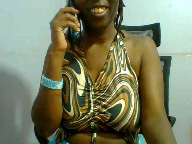 Sweet-petite webcam