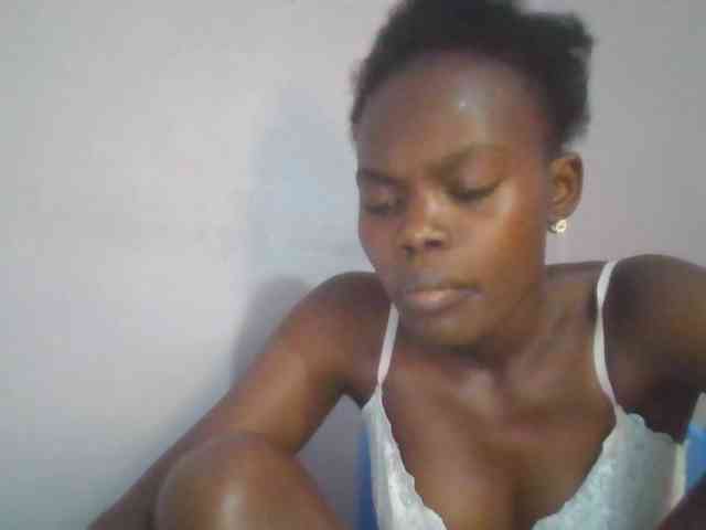 Sweet-petite webcam