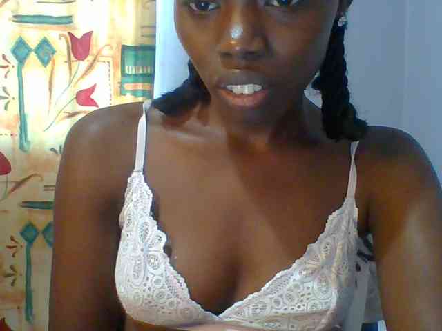 Sweet-petite webcam