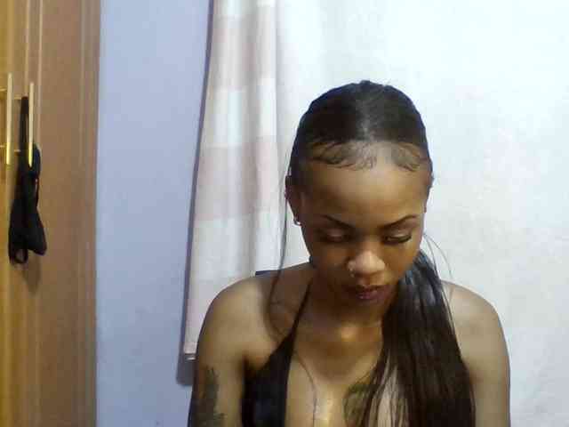 Sweet-petite webcam