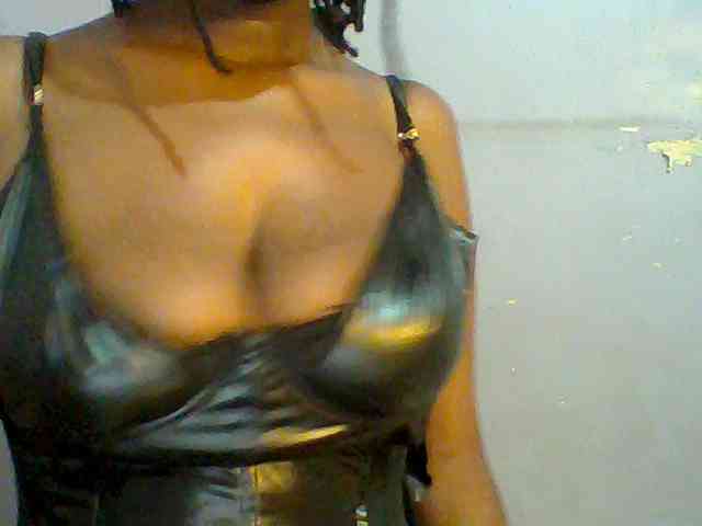 Sweet-petite webcam
