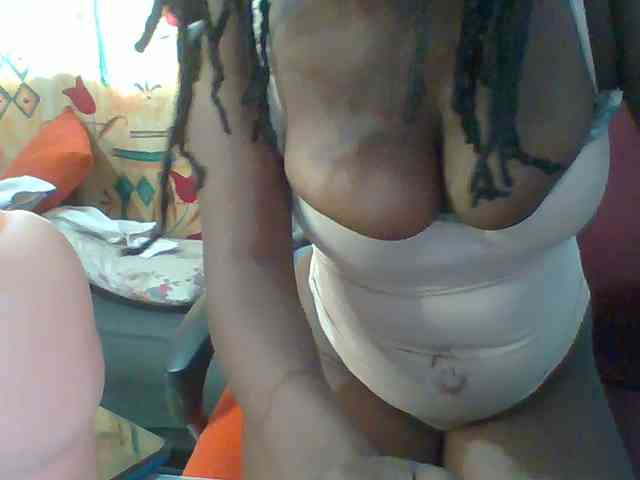 Sweet-petite webcam