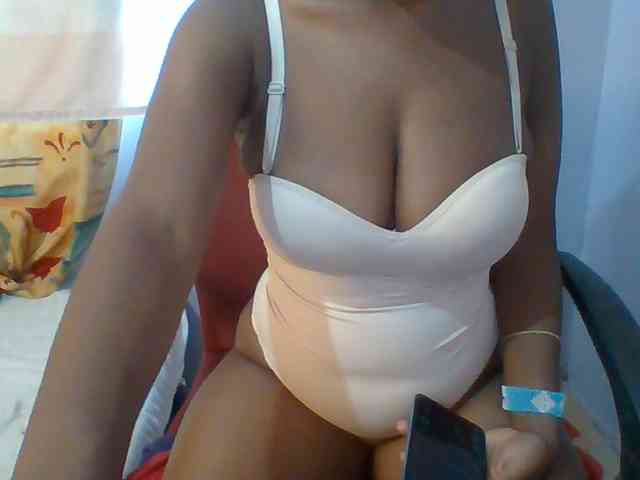 Sweet-petite webcam
