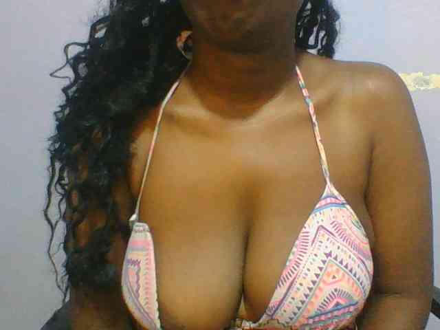 Sweet-petite webcam