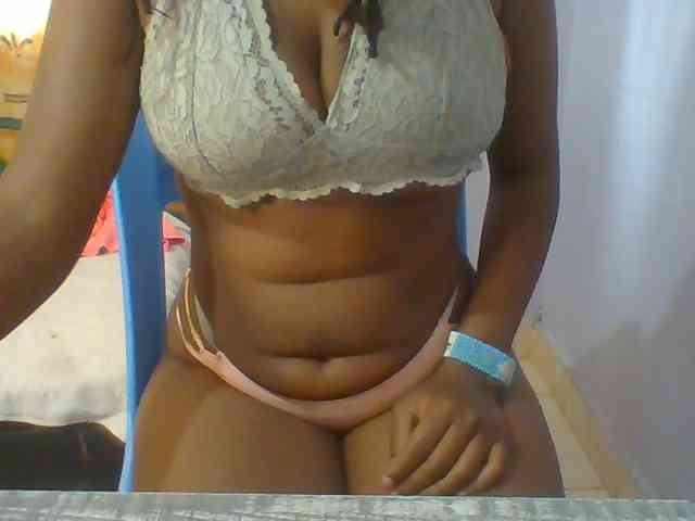 Sweet-petite webcam