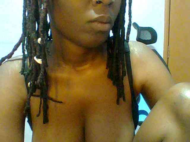 Sweet-petite webcam