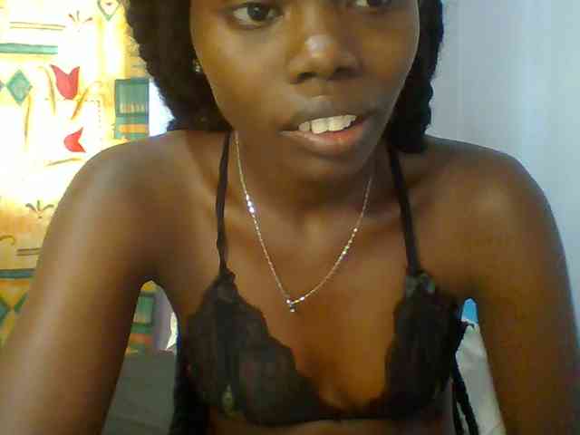 Sweet-petite webcam