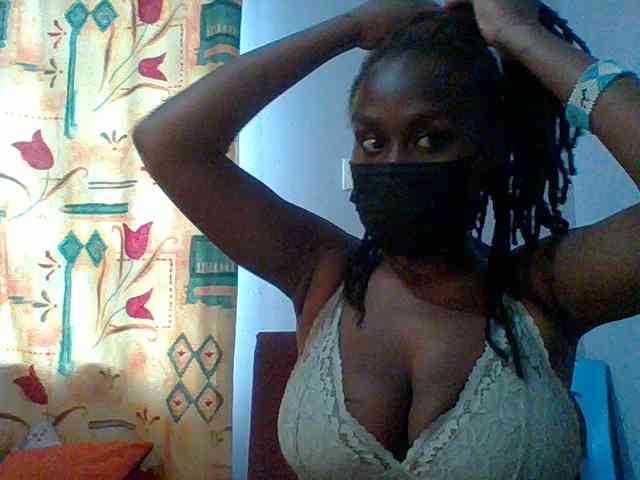 Sweet-petite webcam