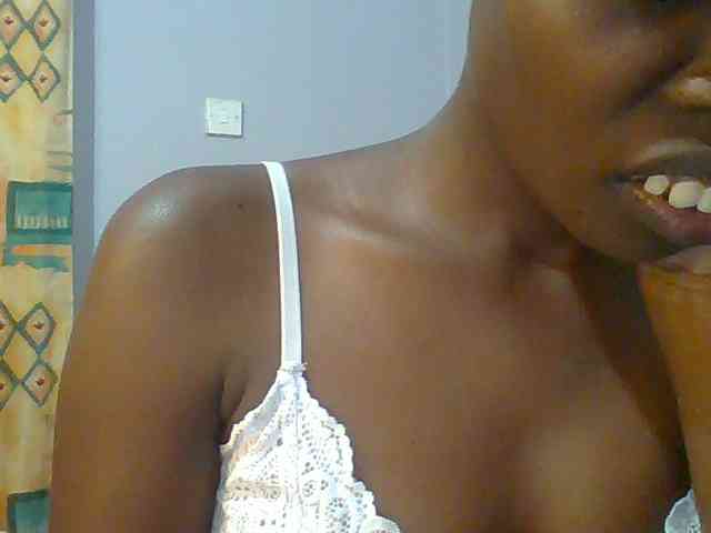 Sweet-petite webcam