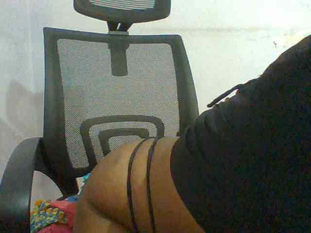 Sweet-petite webcam