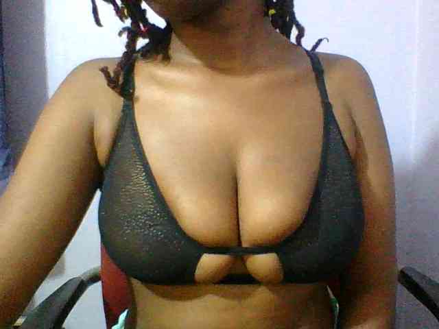 Sweet-petite webcam