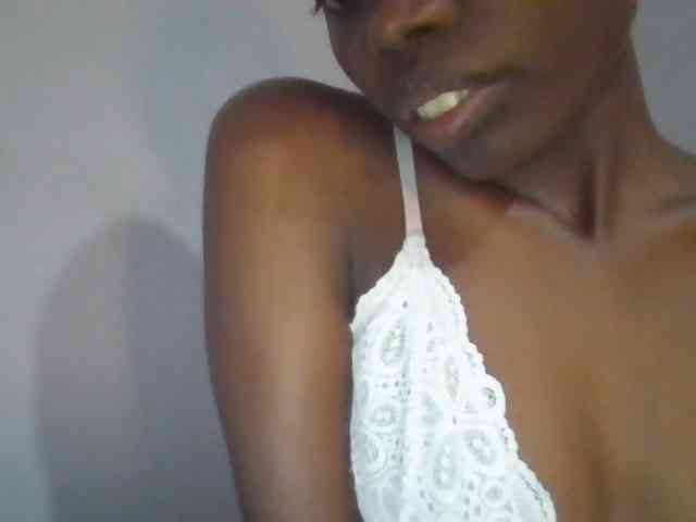 Sweet-petite webcam