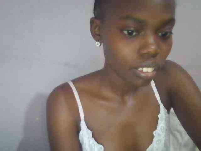 Sweet-petite webcam