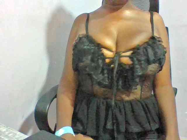 Sweet-petite webcam